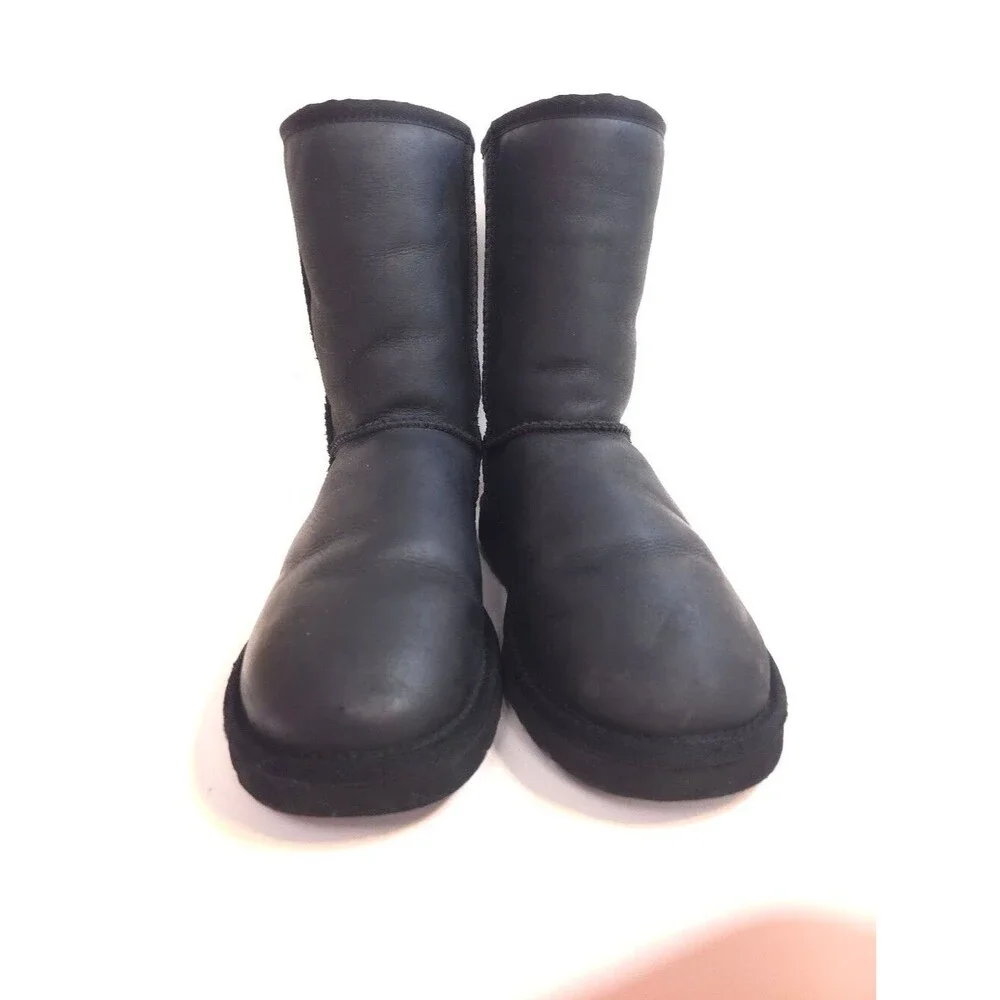 UGG Classic Short Leather Boots Black Shearling Lined Women’s Size 8 Waterproof